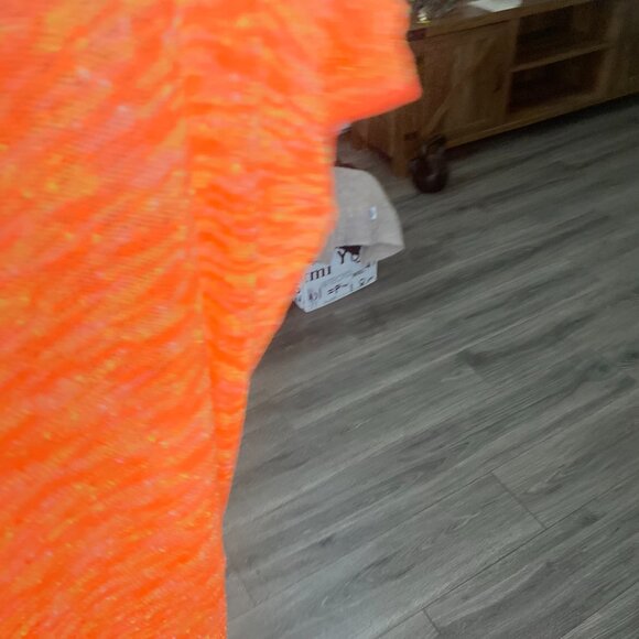 Easel Oversize Medium Shirt NWOT - Picture 13 of 14